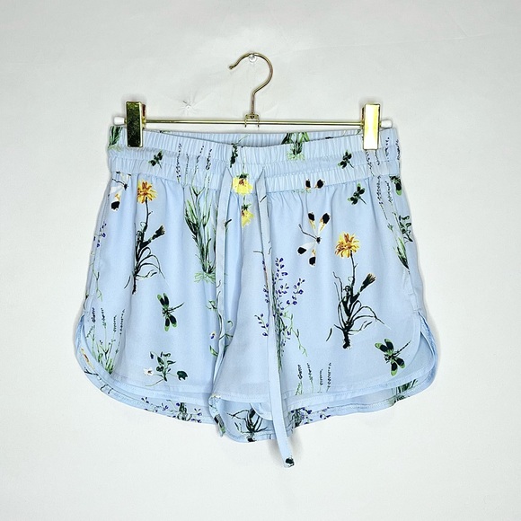 Aritzia Sunday Best Ella Light Blue Floral Shorts - Picture 2 of 4